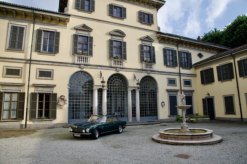 Hier parkt Schriftsteller Daniel Speck seinen Iso Rivolta GT vor der Villa Rivolta in Bresso bei Mailand.