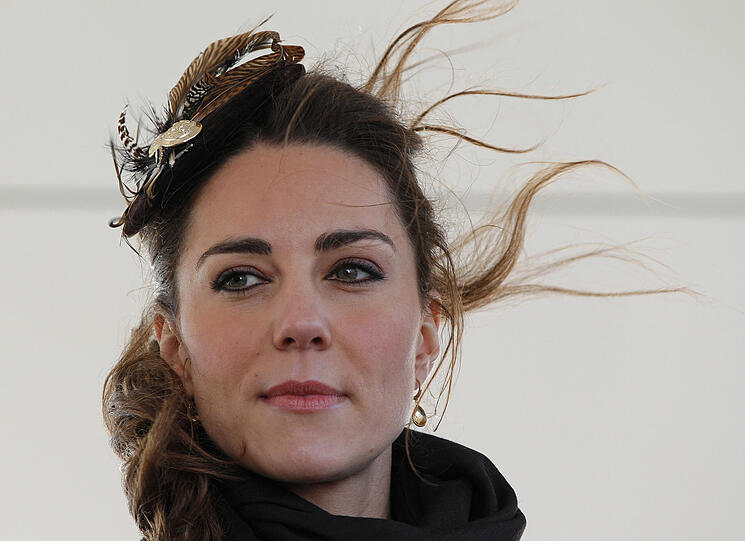Es war nur ein Rettungsboot &ndash; aber hunderte Shaulustige kamen zu seiner Taufe, weil seine "Paten" keine
geringeren als Prinz William und sein Verlobte Kate Middleton sind. Die Bilder vom Auftritt.