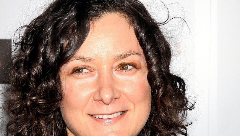 Sara Gilbert ist vor allem als frecher Teenager Darlene Conner in der Fernsehserie "Roseanne" bekanntgeworden, spielte aber auch in der Erfolgsserie "The Big Bang Theory" mit. Sara Gilbert ist vor allem als frecher Teenager Darlene Conner in der Fernsehserie "Roseanne" bekanntgeworden, spielte aber auch in der Erfolgsserie "The Big Bang Theory" mit.