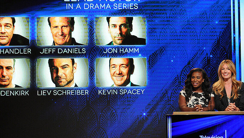 Uzo Aduba (l.) und Cat Deeley präsentierten die Nominierten für die 67. Emmy Awards Uzo Aduba (l.) und Cat Deeley präsentierten die Nominierten für die 67. Emmy Awards