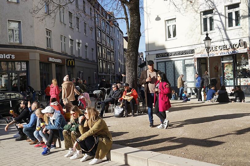 Am Wedekindplatz herrscht am Sonntag auch ein Dolce-Vita-Gefühl.