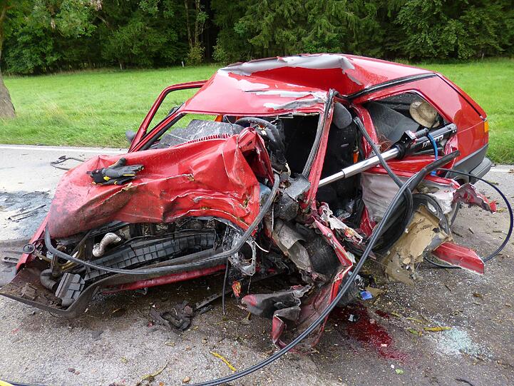 Der 52-Jährige war ungebremst gegen einen Baum gefahren und sofort tot.
