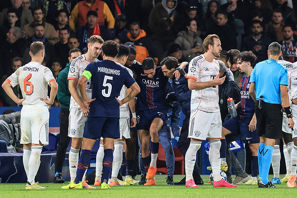 Gegen Bayern verletzt raus: Achraf Hakimi (M.). Gegen Bayern verletzt raus: Achraf Hakimi (M.).