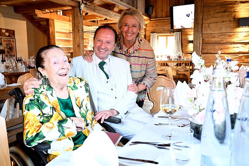 Johannes Weber und Bärbel Jacobs (Jacobs Kaffee) mit Marianne Wille (Dallmayr). Johannes Weber und Bärbel Jacobs (Jacobs Kaffee) mit Marianne Wille (Dallmayr).