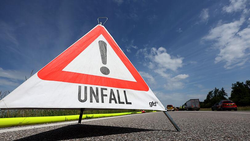 Bei einem Unfall ist ein 17-Jähriger schwer verletzt worden. (Symbolbild) Bei einem Unfall ist ein 17-Jähriger schwer verletzt worden. (Symbolbild)