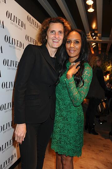 Innegrit Volkhardt und Barbara Becker beim mediterranen Abend der Schweizer Naturkosmetikmarke OLIVEDA im Bayerischen Hof.