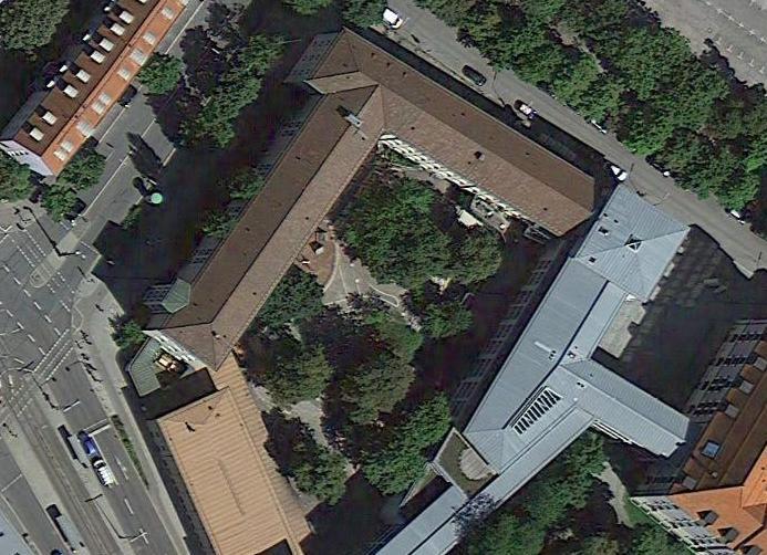 Wird hier falsch geparkt? Der Hof der Grundschule an der Mariahilfstraße.