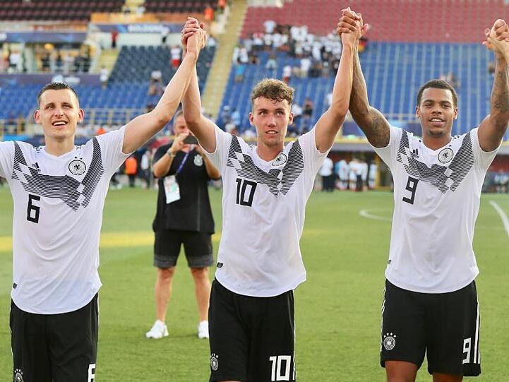 Luca Waldschmidt (M.) sorgt bei der U21-EM für Furore.