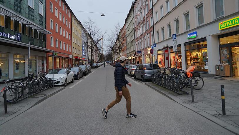 Parkplätze weg, Autos raus: Die Weißenburger Straße mit Blick in Richtung Pariser Platz. Mittelfristig könnte hier eine neue Fußgängerzone entstehen.