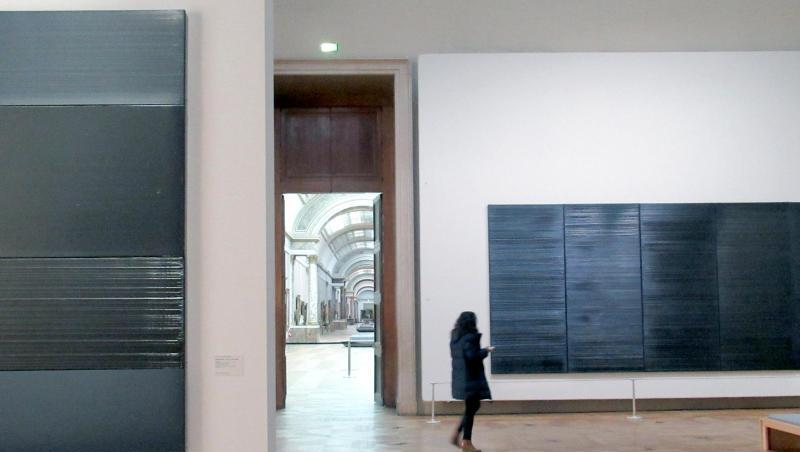 Blick in die Pierre Soulages-Retrospektive zum 100. Geburtstag des französischen Malers im Louvre. Blick in die Pierre Soulages-Retrospektive zum 100. Geburtstag des französischen Malers im Louvre.