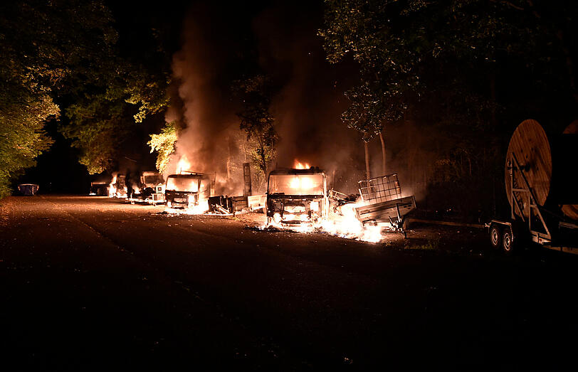 Die Bilder vom Feuerwehreinsatz in der Siemensallee.
