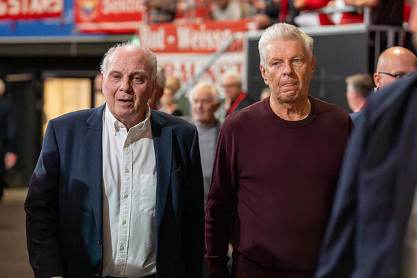 "Dieter Reiter macht nichts Unmoralisches", da ist sich Uli Hoene&szlig; (links) sicher.