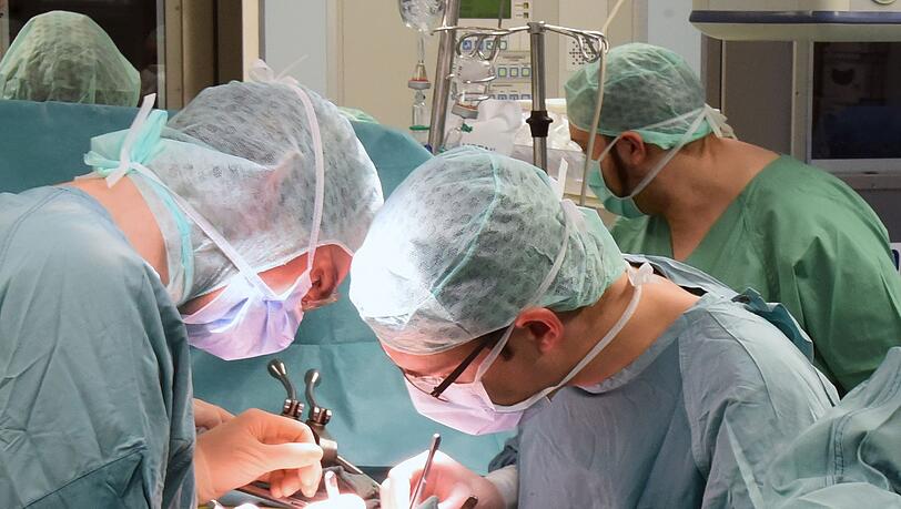 Transplantationen scheitern oft, wenn keine Erkl&auml;rung zur Spendebereitschaft vorliegt. (Archivbild)