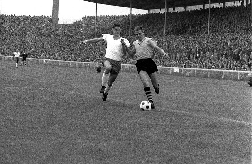 Der damals 25-jährige Konietzka bringt Borussia Dortmund gleich zu Beginn der Bundesliga 1963 gegen Bremen nach nur 58 Sekunden das erste Tor.