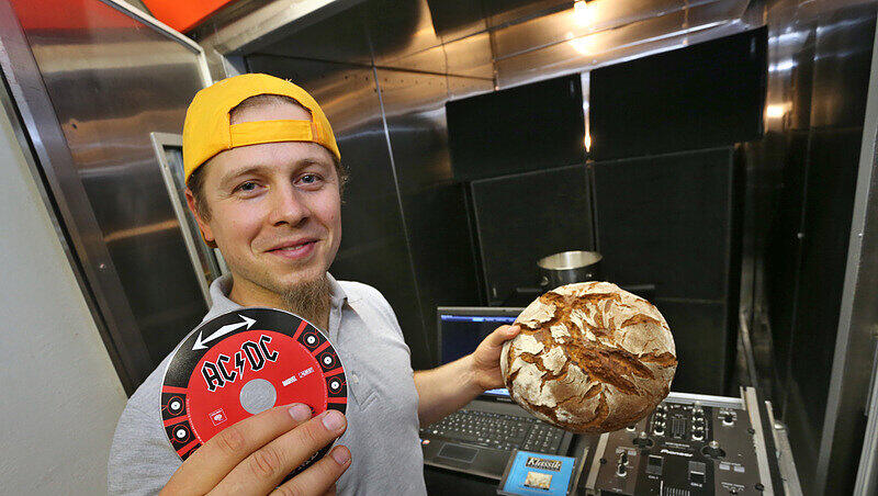 Bäckermeister Axel Schmitt zeigt sein Aromastudio. Bäckermeister Axel Schmitt zeigt sein Aromastudio.