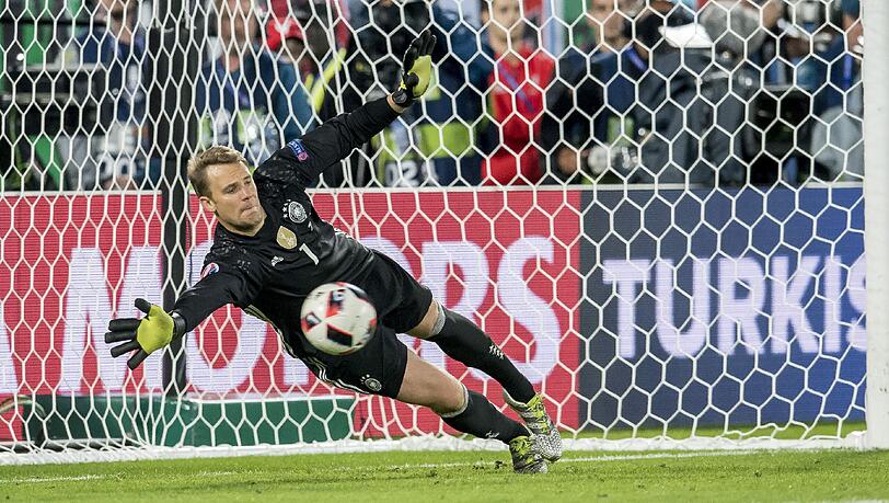 Im Tor der deutschen Nationalmannschaft gesetzt: Manuel Neuer. Im Tor der deutschen Nationalmannschaft gesetzt: Manuel Neuer.