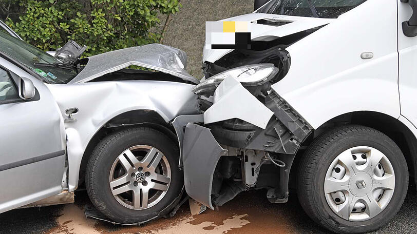 Die Golf-Fahrerin musste reanimiert werden, sie starb im Krankenhaus.