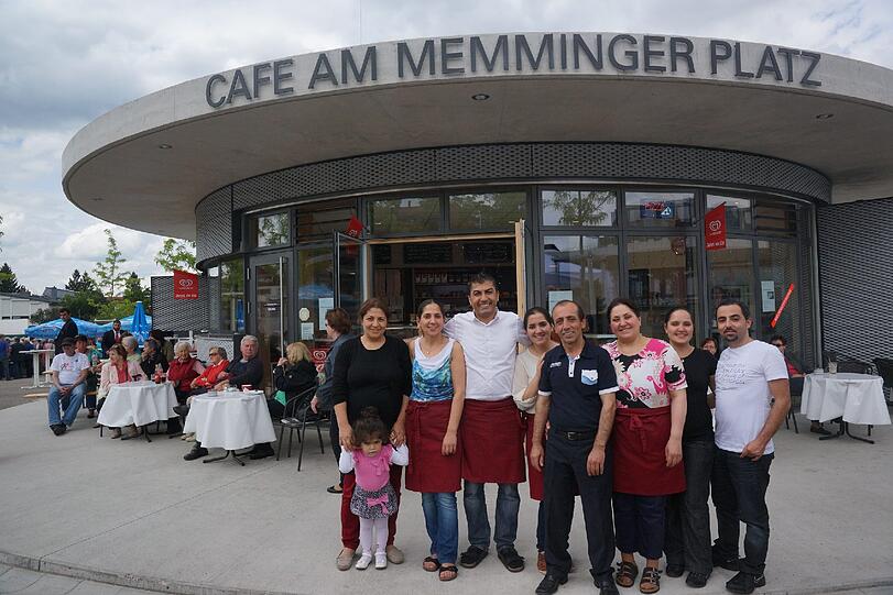 Mit einem Bürgerfest wurde der neugestalztete Memminger Platz in Moosach am Donnerstag eröffnet.