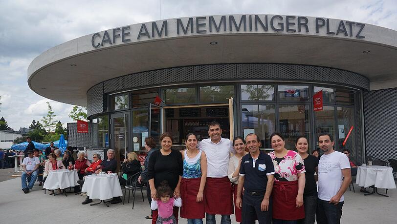 Mit einem Bürgerfest wurde der neugestalztete Memminger Platz in Moosach am Donnerstag eröffnet. Mit einem Bürgerfest wurde der neugestalztete Memminger Platz in Moosach am Donnerstag eröffnet.