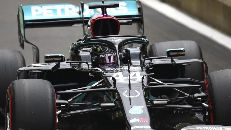 Nicht einzuholen: Lewis Hamilton fährt im Training Tagesbestzeit. Nicht einzuholen: Lewis Hamilton fährt im Training Tagesbestzeit.