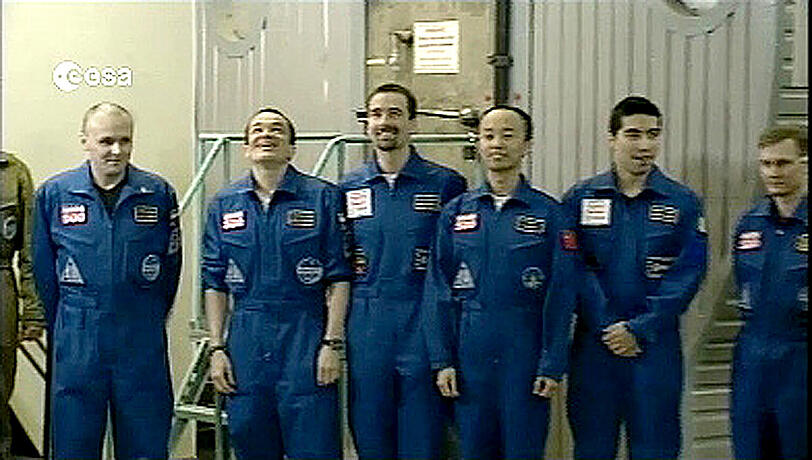 Die Mars500-Crew gibt am 04.11.2011 nach Beendigung des Experiments eine Pressekonferenz. Nach 520 Tagen in einem nachgebauten Raumschiff sind die sechs Teilnehmer eines simulierten Fluges zum Mars wieder in Freiheit.