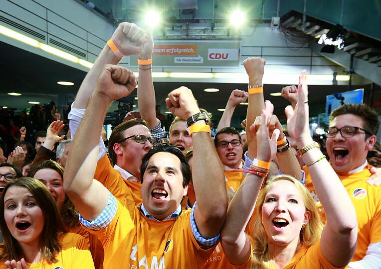 Union legt spektakulär zu &ndash; FDP womöglich draußen: Die Jubelbilder aus der CDU-Partiezentrale in Berlin