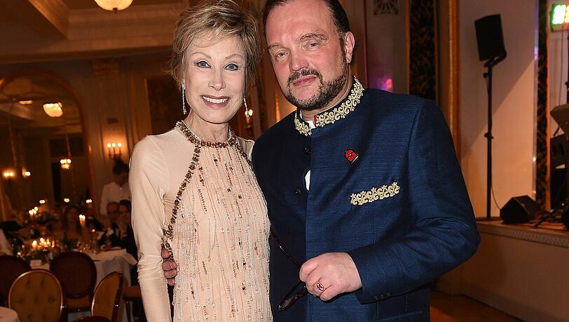 Dr. Antje-Katrin Kühnemann (in „Cavalli“) und Alexander zu Schaumburg-Lippe Dr. Antje-Katrin Kühnemann (in „Cavalli“) und Alexander zu Schaumburg-Lippe