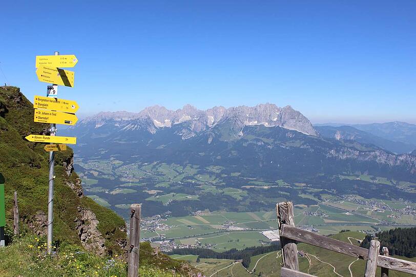 Der Panormama-Blick auf dem Weg zum Gipfel.