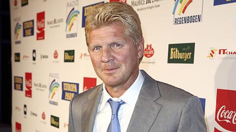 Wird in Zukunft wohl öfter Anzüge tragen müssen: Stefan Effenberg, Mitarbeiter einer VR-Bank.