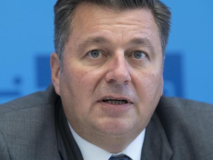Das Aufenthaltsrecht sei "kein Allheilmittel", betont Berlins Innensenator Andreas Geisel.