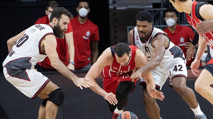Will mit Bayern im fünften Versuch endlich den ersten Sieg gegen Mailand: Nationalspieler Paul Zipser (M.).