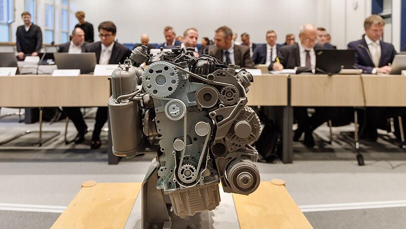 Vor dem OVG Schleswig wurde über die Genehmigung eines VW-Software-Updates in der Motorsteuerung durch das KBA verhandelt.
