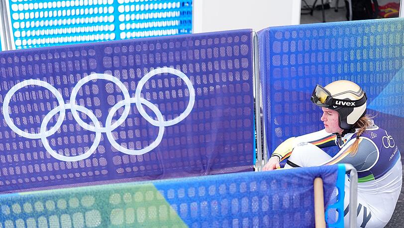 Frustriert nach einem Fahrfehler: Deutschlands Ski-Juwel Emma Aicher.