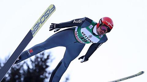 Kombinierer Johannes Rydzek beim Springen.