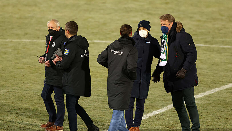 Martin Gräfer, Vorstand der Bayerischen (re.) und der TSV 1860 arbeiten noch weitere Jahre zusammen.