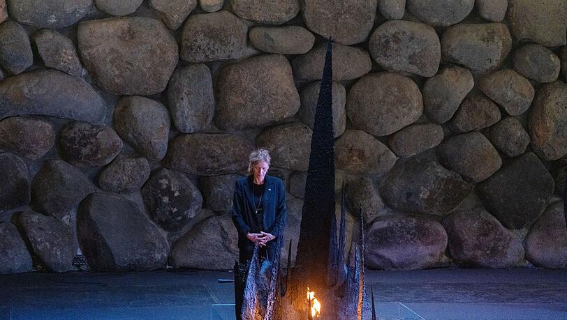 Prien besuchte die Gedenkstätte Yad Vashem.