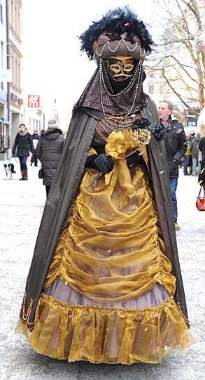 Die schrillen Bilder vom Faschingssonntag in der Münchner Innenstadt.