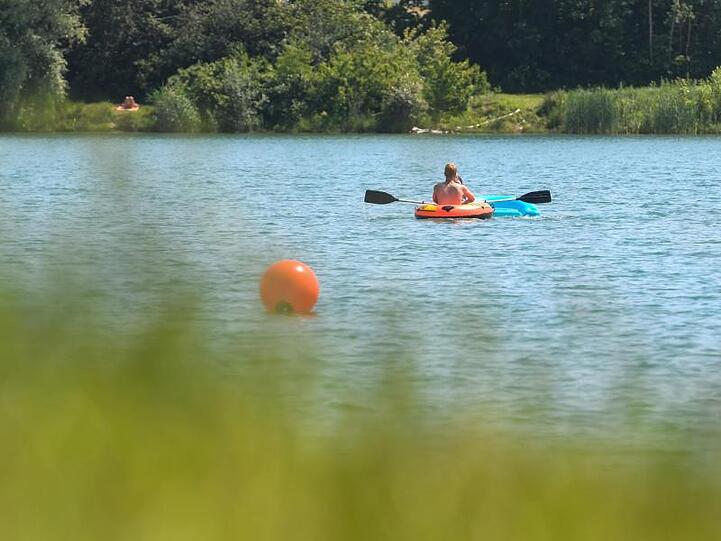 Sommerwetter am Guggenberger See bei Neutraubling in Bayern.