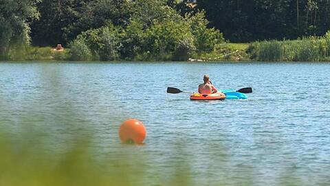 Sommerwetter am Guggenberger See bei Neutraubling in Bayern.