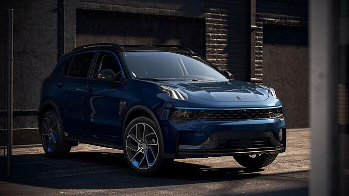 Den Lynk & Co 01 gibt es blau oder schwarz, als Hybrid oder Plug-in-Hybrid.