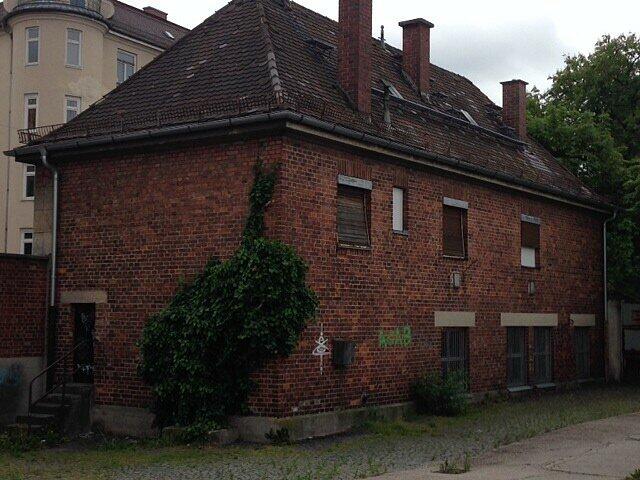 Das Haus Thalkirchner Straße 110 war mitsamt dem schönen Garten dahinter schon zum Abriss freigegeben. Jetzt haben Denkmalamt und Kommunalreferat die Entscheidung revidiert.