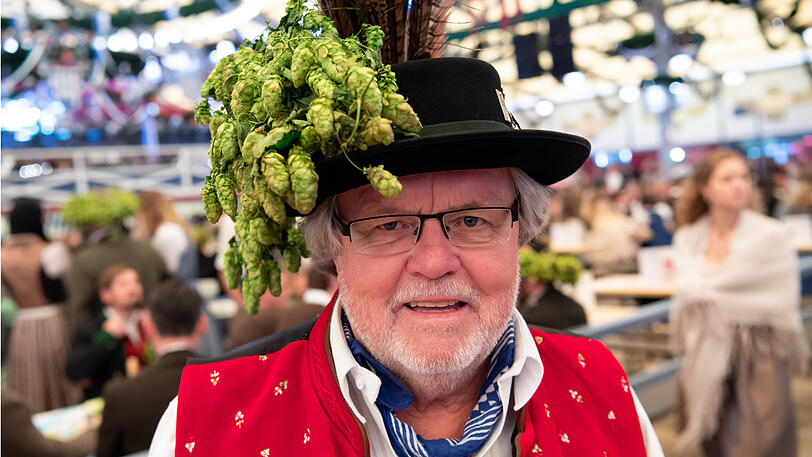 Seit 60 Jahren sitzt Günter Werner beim Oktoberfest im Schottenhamel-Festzelt - jeden einzelnen Tag.