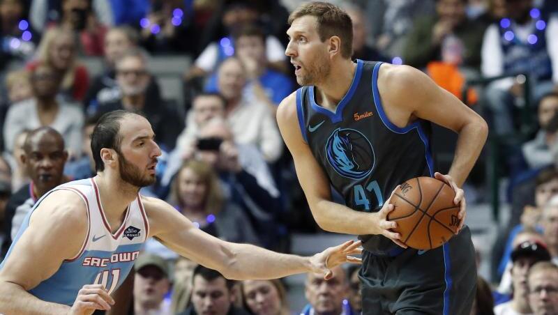 "Mavs"-Star Dirk Nowitzki (r) konnte die Niederlage gegen die Sacramento Kings nicht verhindern. "Mavs"-Star Dirk Nowitzki (r) konnte die Niederlage gegen die Sacramento Kings nicht verhindern.