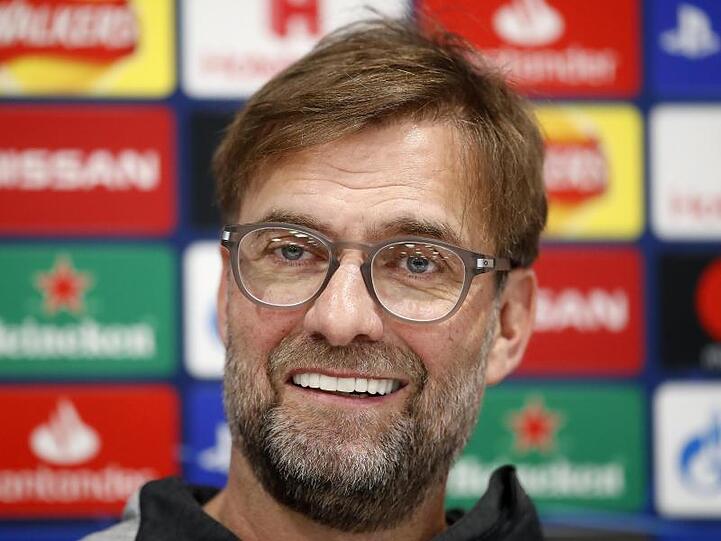 Jürgen Klopp schaut während der Corona-Auszeit neidvoll auf die Trainings-Möglichkeiten in Deutschland.