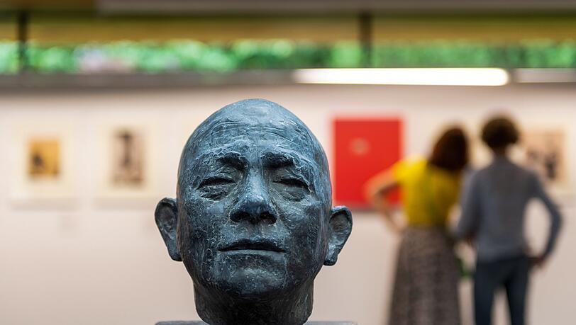 Bernhard Bleeker hat seinen Münchner Akademiekollegen Gulbransson 1932 porträtiert. Jetzt steht die Büste in der ständigen Ausstellung. Bernhard Bleeker hat seinen Münchner Akademiekollegen Gulbransson 1932 porträtiert. Jetzt steht die Büste in der ständigen Ausstellung.