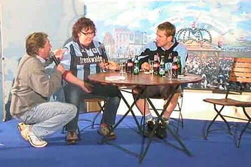So sieht's aus beim Fantalk mit Sechzig-Spieler Sascha Rösler.