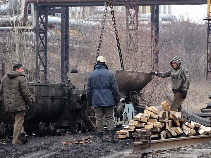 Nach der Explosion in einem ukrainischen Bergwerk sendet Russland Hilfstruppen aus.