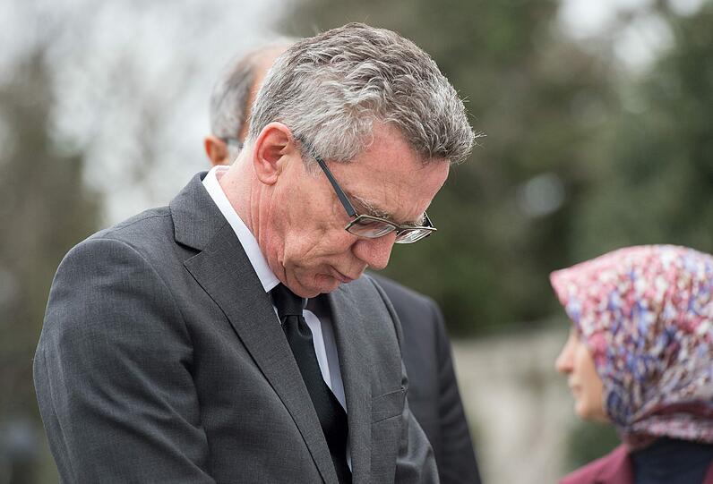 Bundesinnenminister Thomas de Maiziere trauert um die Opfer des Anschlags vom Dienstag in Istanbul. Dort waren bei einem Selbstmordattentat 10 Deutsche ums Leben gekommen.