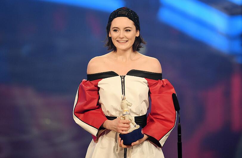 Lea van Acken wurde als beste Nachwuchsdarstellerin geehrt. Sie bekam den Preis für ihre Rolle in dem Film "Das Tagebuch der Anne Frank".