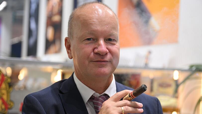 Zigarrenlobbyist Bodo Mehrlein hofft darauf, dass die Pl&auml;ne f&uuml;r eine drastische Tabaksteuer-Anhebung &uuml;berarbeitet und aufgeweicht werden.